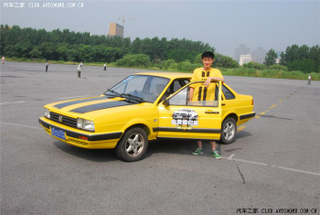 Illustration for article titled Chinese Fan-Boys Tart Up Random Cars To Show Bumblebee Love